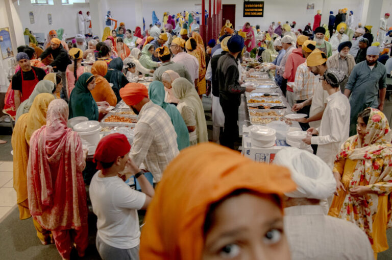 Meals are served in the langar hall, a free community kitchen at the gurdwara. Open to all, regardless of caste, creed, color, or religion, the langar embodies Sikh values of equality, service, and community—a tradition established by Guru Nanak, the faith’s founder.