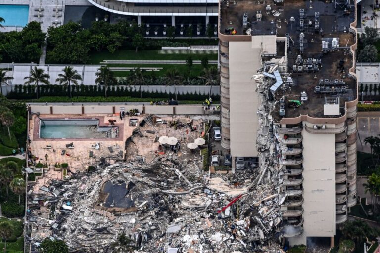 This aerial view, shows search and rescue personnel working on site after the partial collapse of the Champlain Towers South in Surfside, north of Miami Beach, on June 24, 2021. The multi-story apartment block in Florida partially collapsed, sparking a major emergency response. e treated ten people on the site.