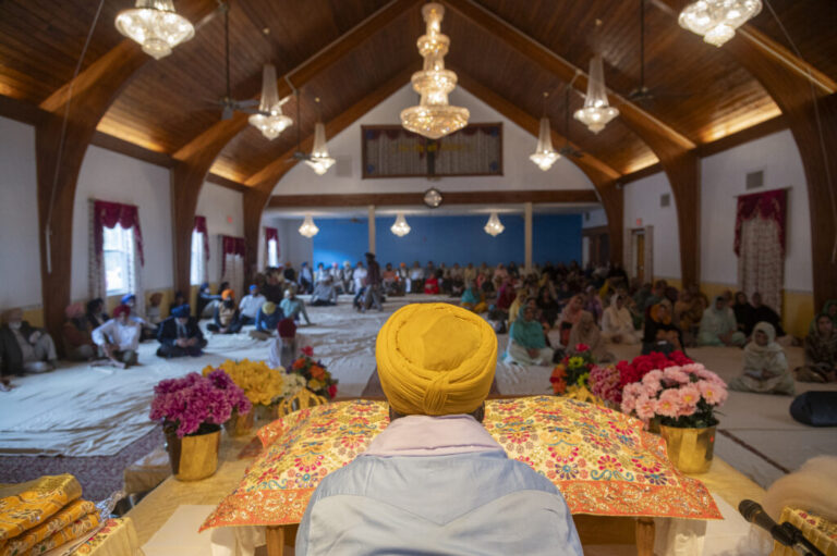 Families gather at Ohio’s first established Gurdwara, a Sikh place of worship, in Richfield, Ohio for Sunday service. Sitting side by side on the floor, they listen to hymns and readings from the Guru Granth Sahib, the eternal Sikh Guru. The service emphasizes Sikh principles of equality, humility, and community.