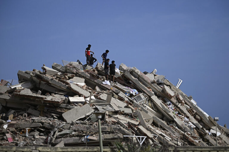 People search for survivors while others try to salvage belongings in a collapsed building following an earthquake in Catia La Mar, La Guaira state, some 30km north-west of Caracas.