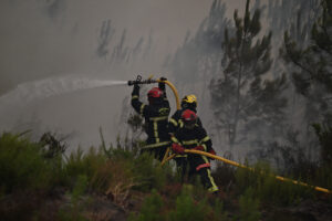France and Spain fires force more than 200,000 to flee homes