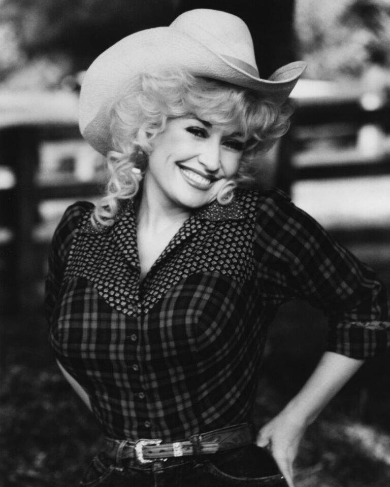 American actress, singer and songwriter Dolly Parton, circa 1975.