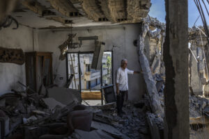 Lebanese who fled the Israeli invasion visit to see what’s left