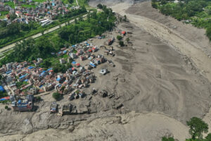 8 dead, hundreds missing as Nepal avalanche triggers flash floods