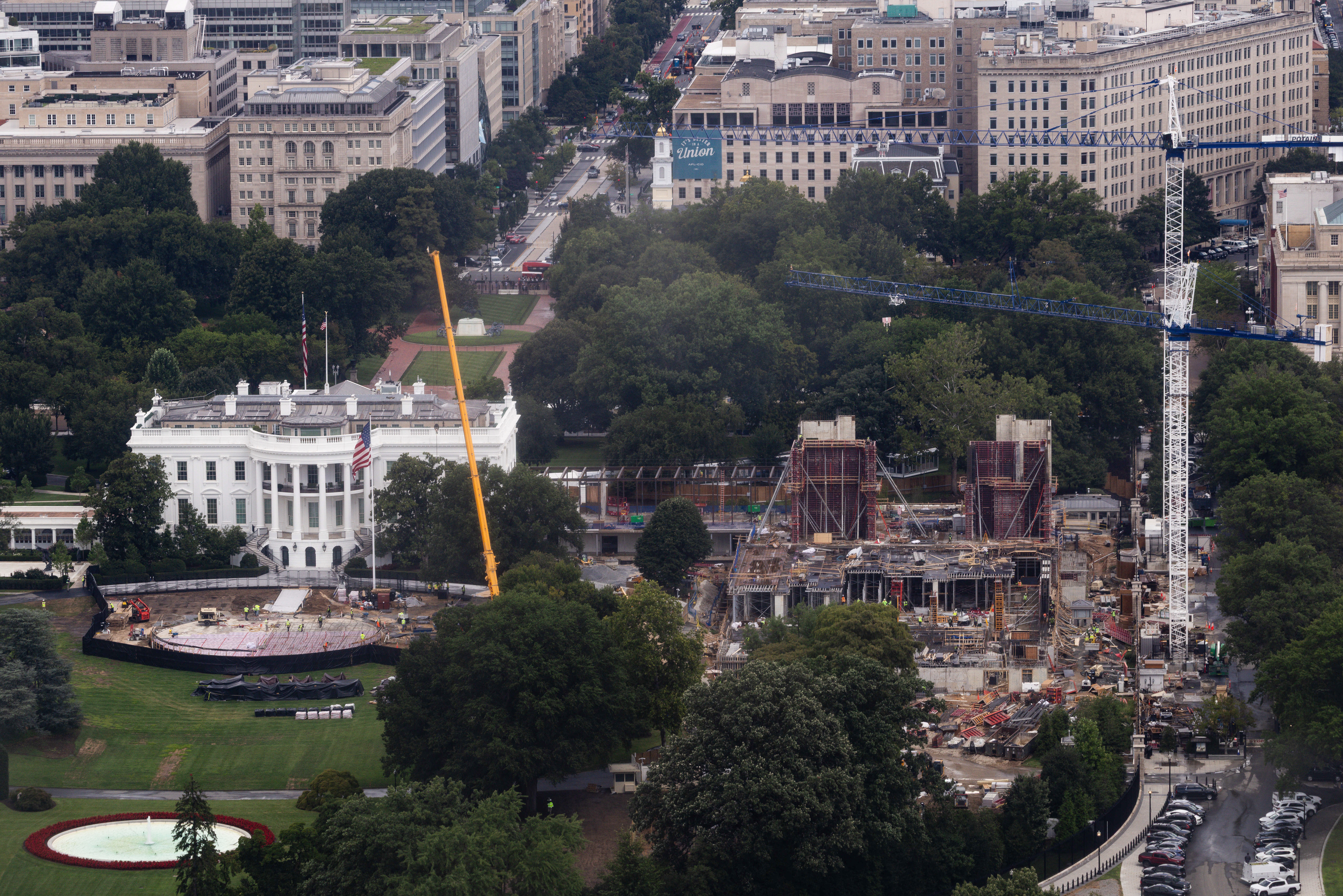 Another court blocks White House ballroom work, teeing up a Supreme Court review