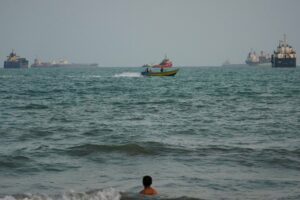 US military hits 3 Iranian oil tankers after saying Navy warships were targeted